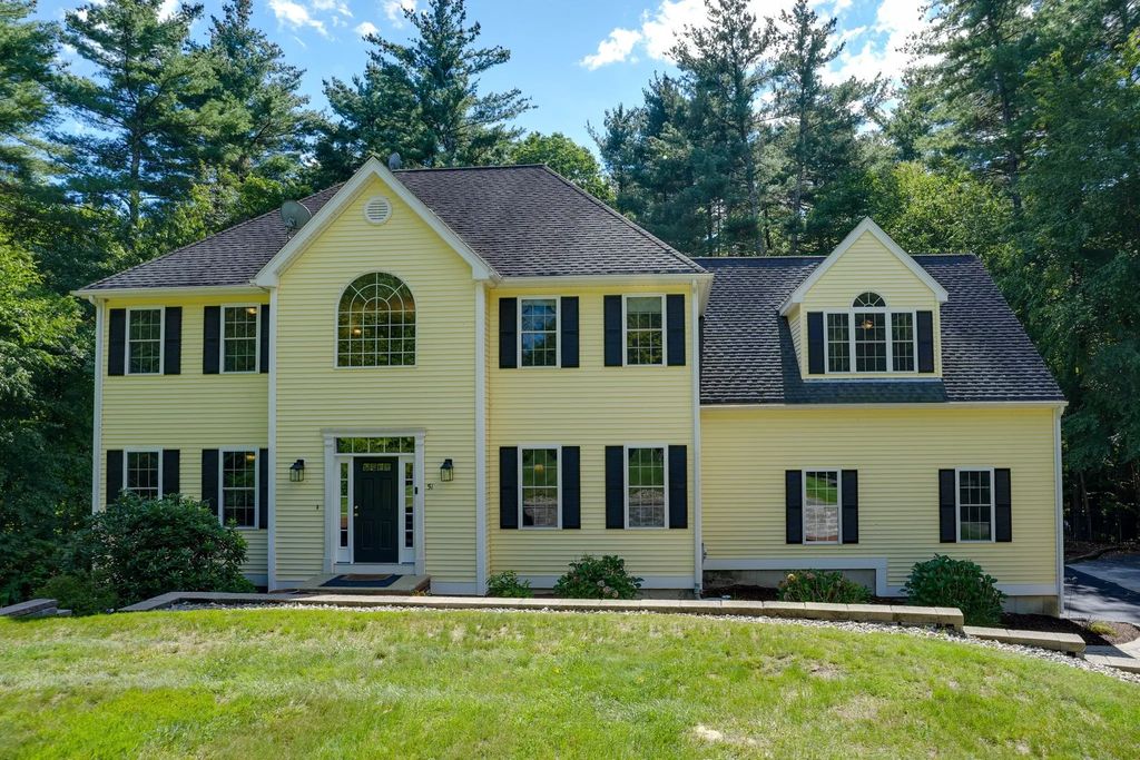 51 Danforth Ln, Bolton