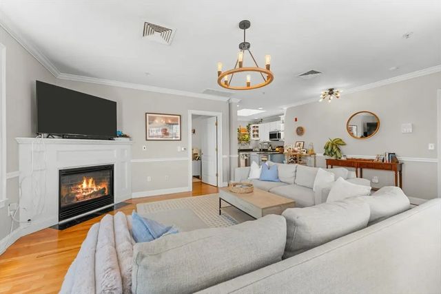 605 E Broadway #301, Boston