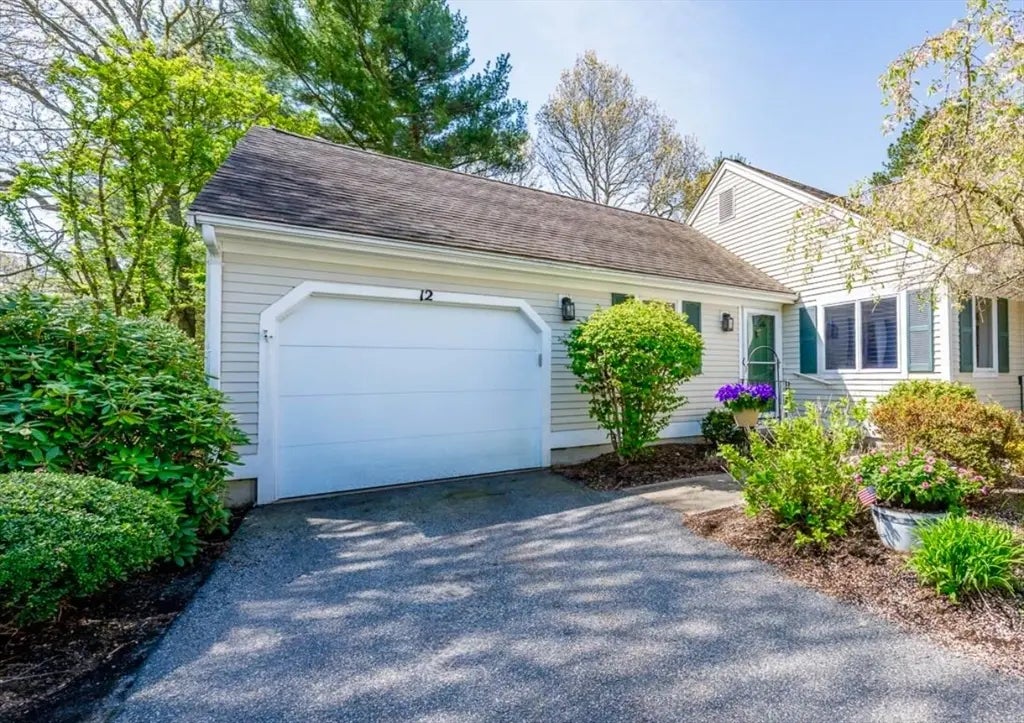 12 Kettle Ln #31, Mashpee