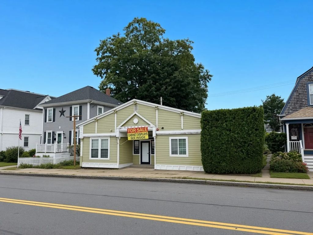 2307 Acushnet Avenue, New Bedford