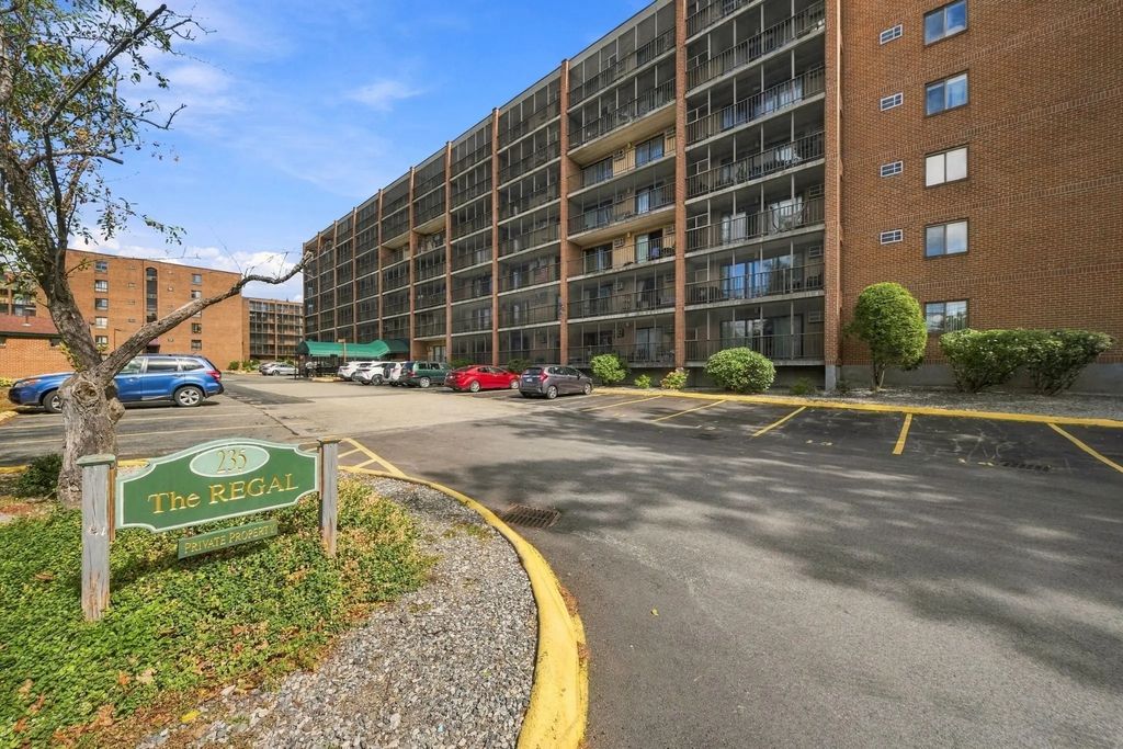 235 Winthrop St #1102, Medford