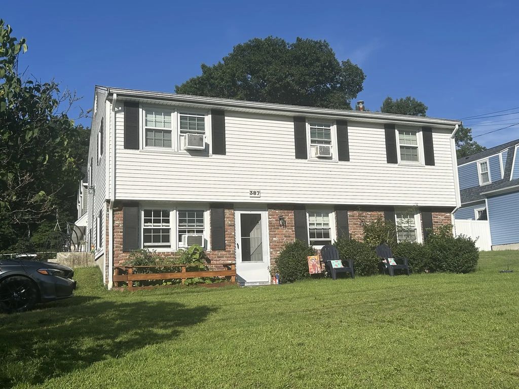 387 Mendon Rd, Attleboro