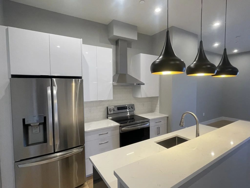 60 Cross St E #220, Somerville