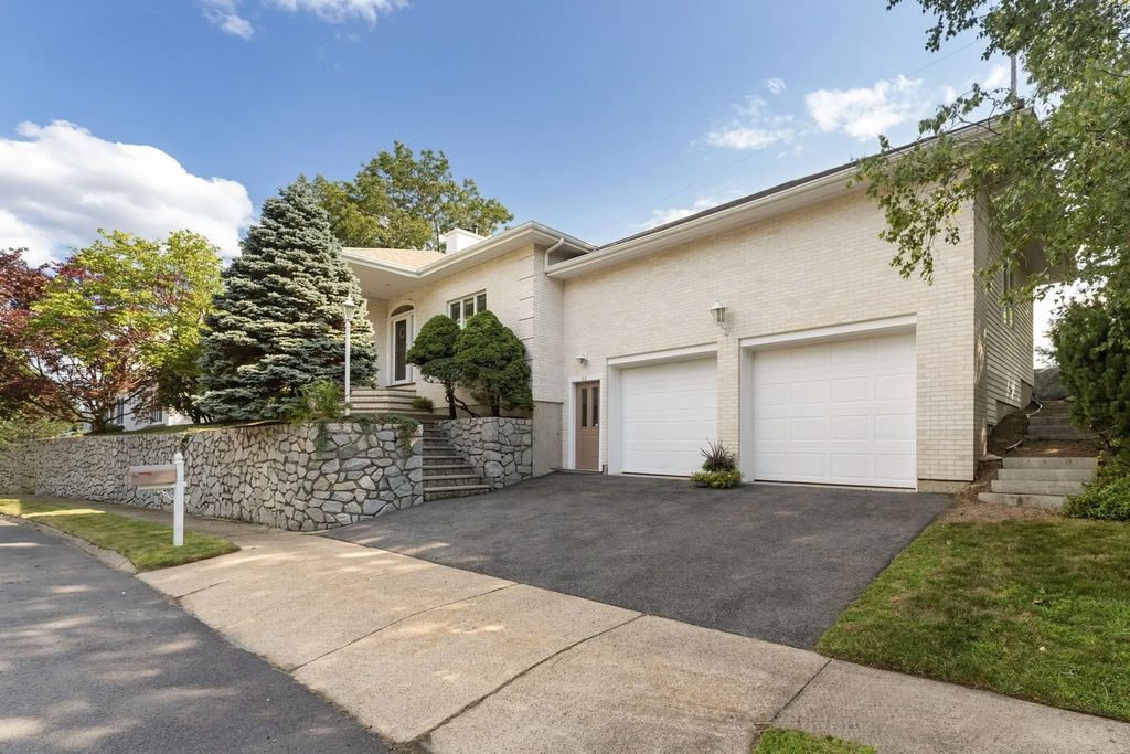 66 Nells Pond Road, Lynn
