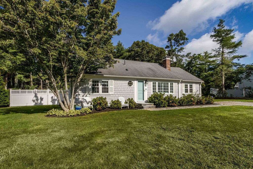 86 Mooring Dr, Barnstable