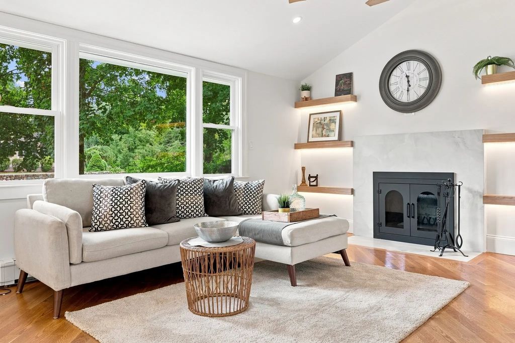 121 Elm St, North Reading