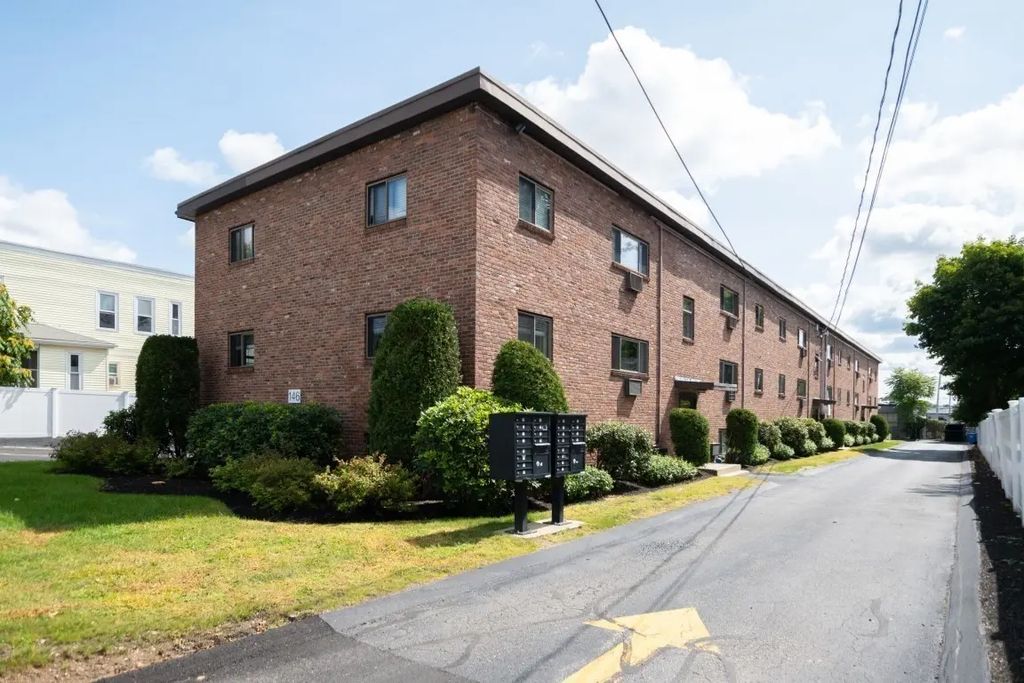 146 Willow Street #21, Waltham