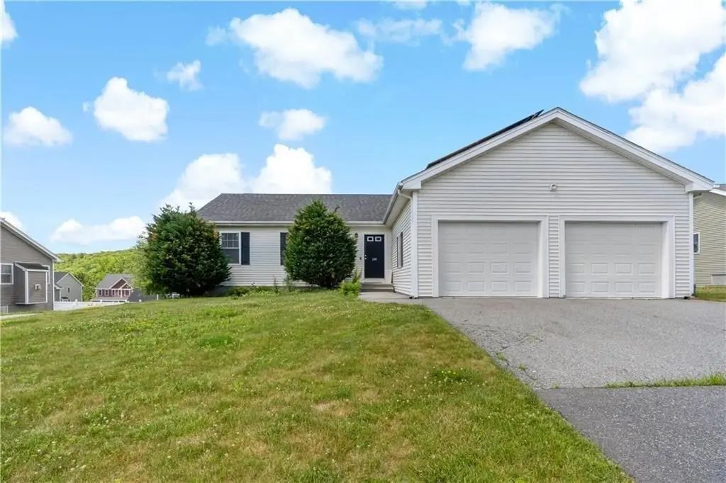 139 Danielle Dr, Woonsocket