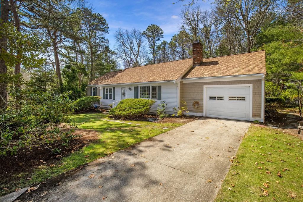 23 Penny Royal Ln, Falmouth
