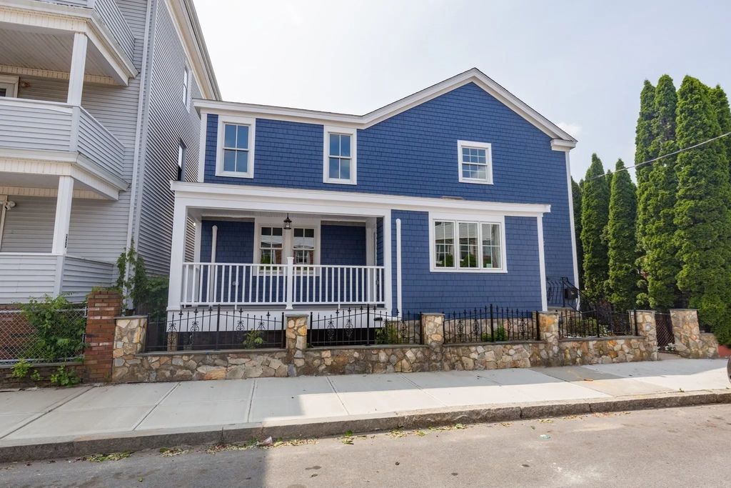 247 Pitman St, Fall River
