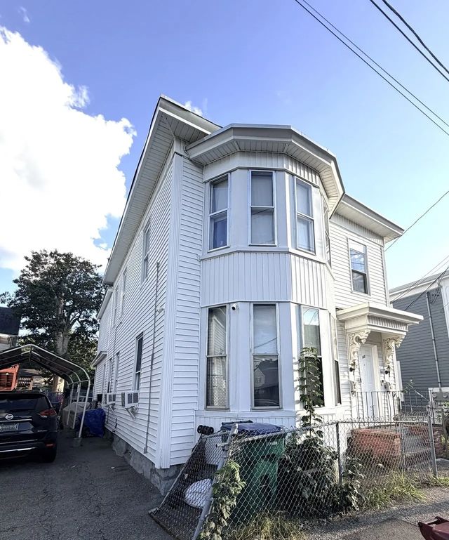 61 Pond St, Lowell