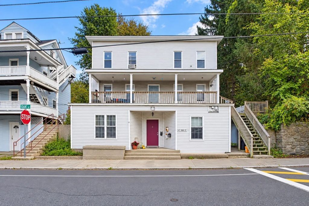 147- 1/2 Oak St, Clinton