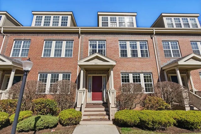 2 Powder Mill Sq #2b, Andover