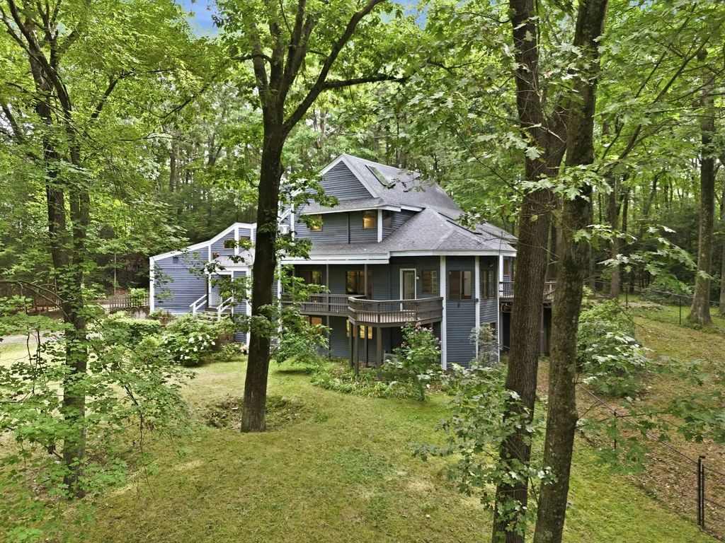 616 Station Rd, Amherst