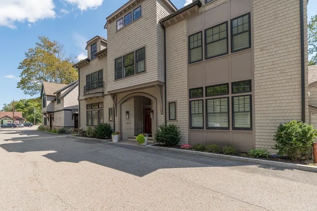 582r Hale #1, Beverly