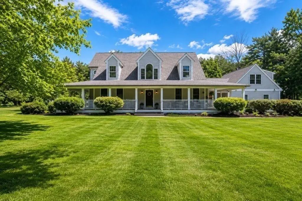 227 Eight Lots Rd, Sutton