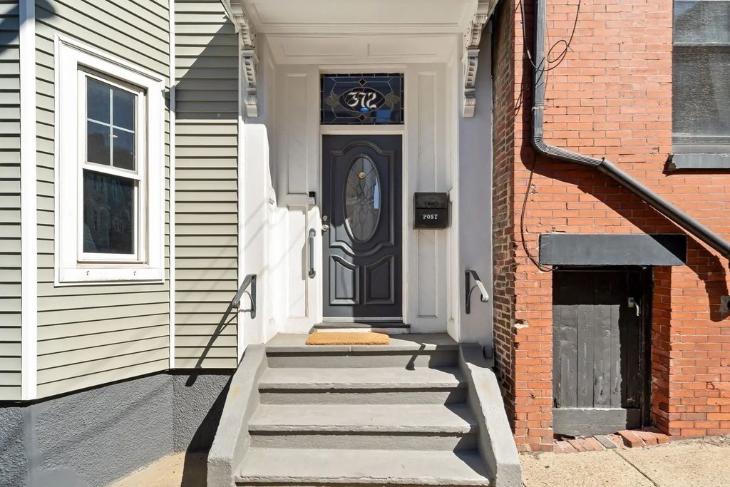 372 Silver St, Boston