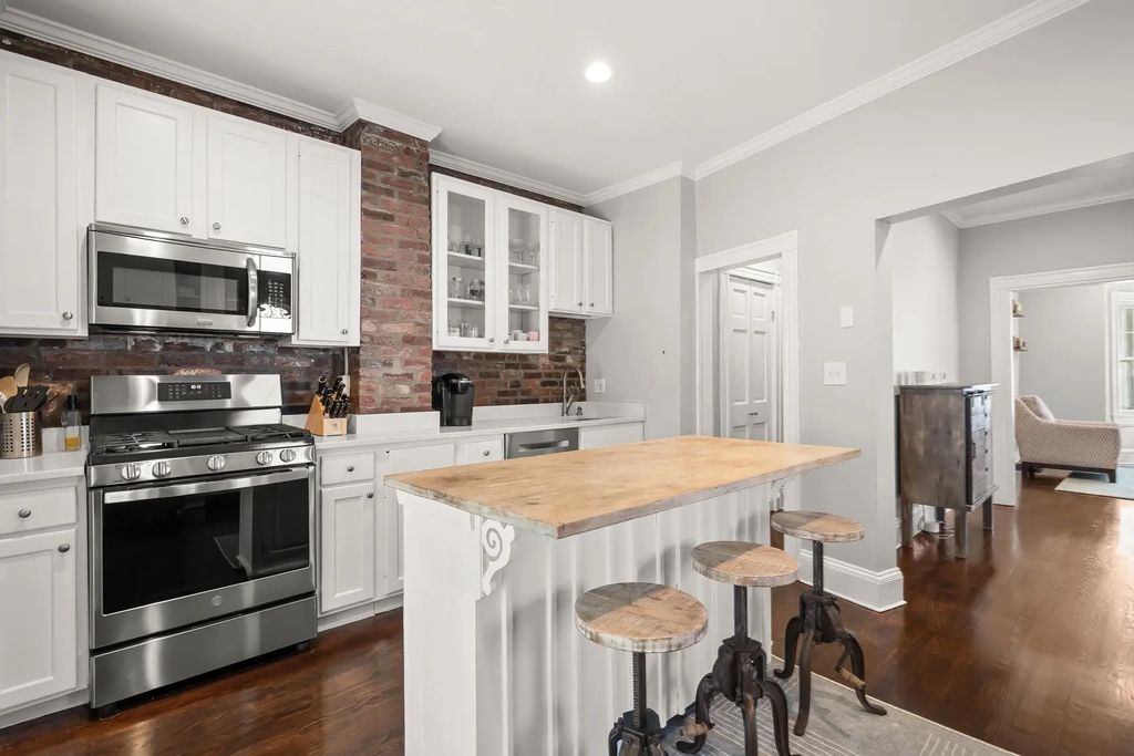 372 Silver St, Boston