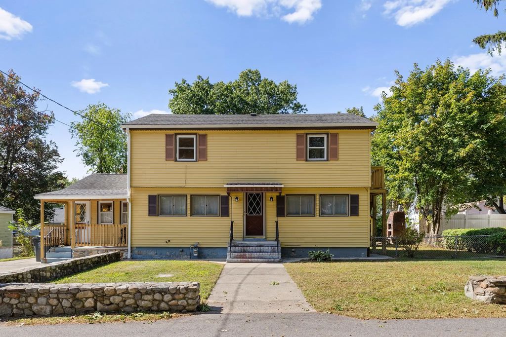316 Emery St, Dracut