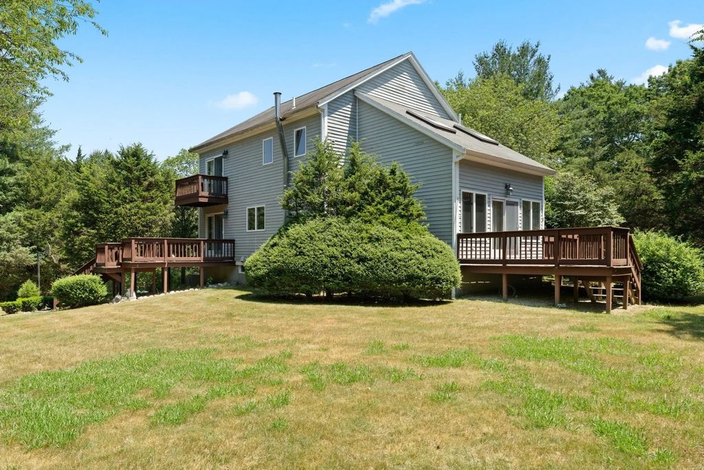 1286 Reed Rd, Dartmouth