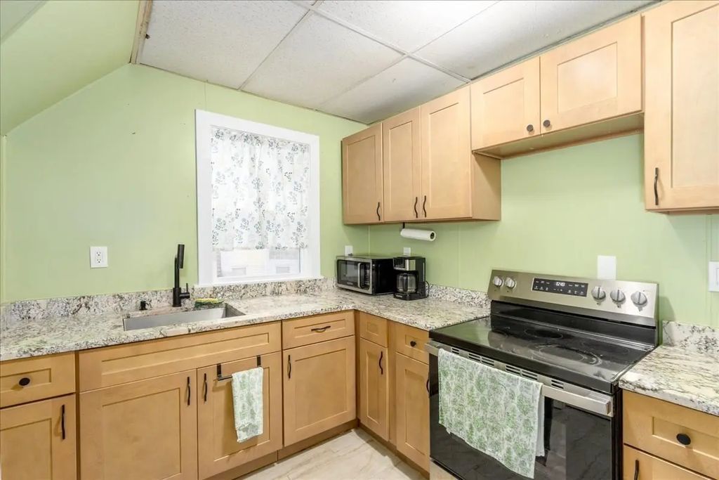 124 Belmont St #2, Worcester