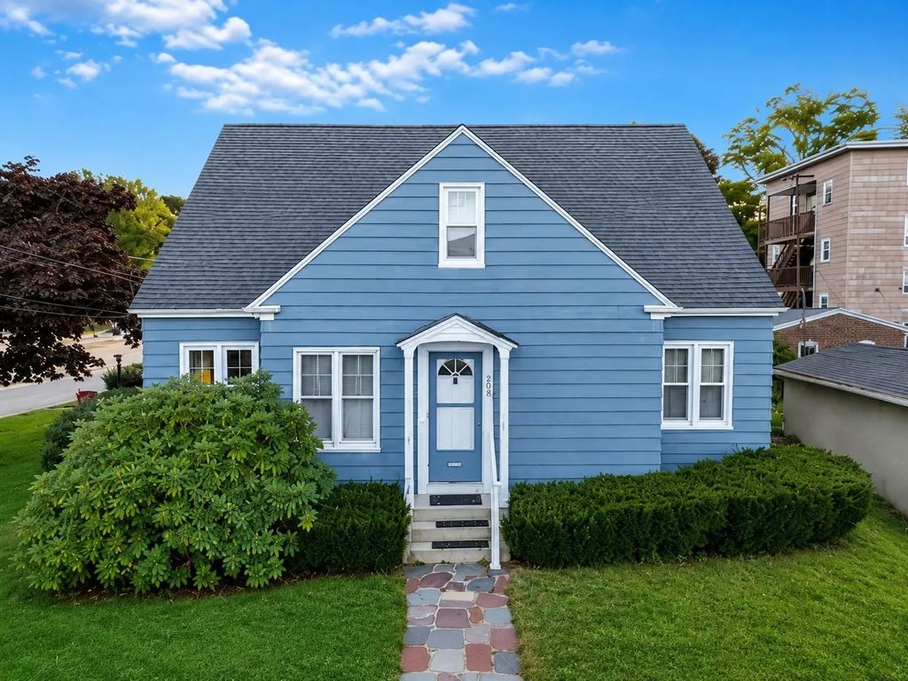 208 Woodland St, Fitchburg