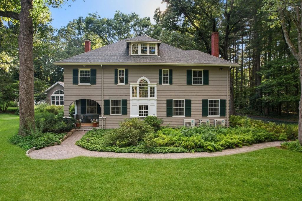 55 Glezen Ln, Wayland