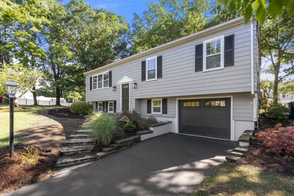 95 Blackmount Drive, Marshfield