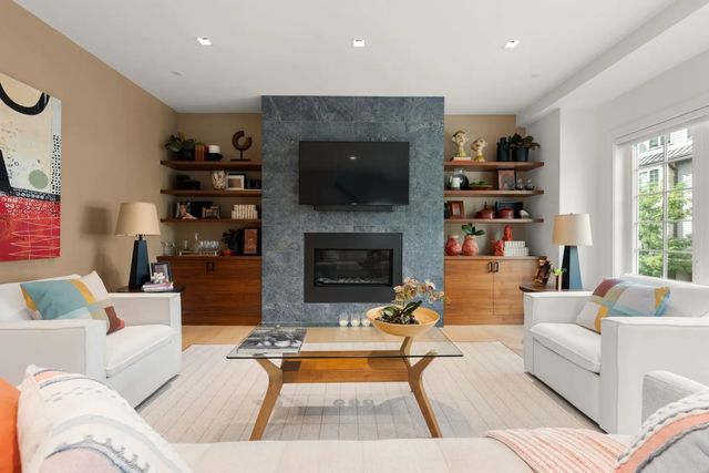 21 Crowninshield Rd #2-1, Brookline