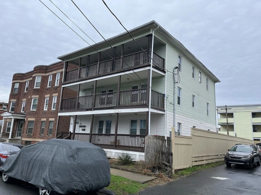 32 Nassau St, Chicopee