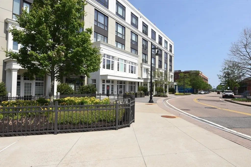 10 Shipyard Drive #313, Hingham