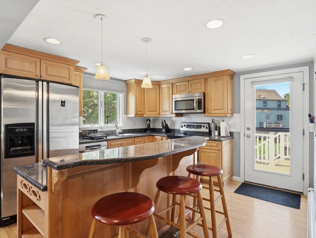 646 Lynn Fells Pkwy, Melrose