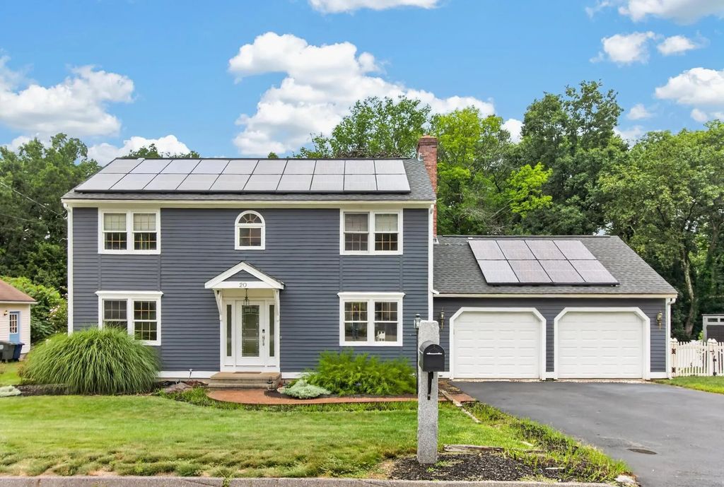 20 Indian Ridge Dr, Leominster