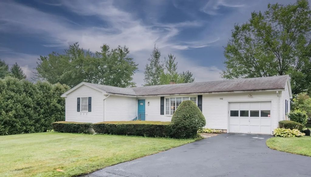 90 Columbia Drive, Amherst