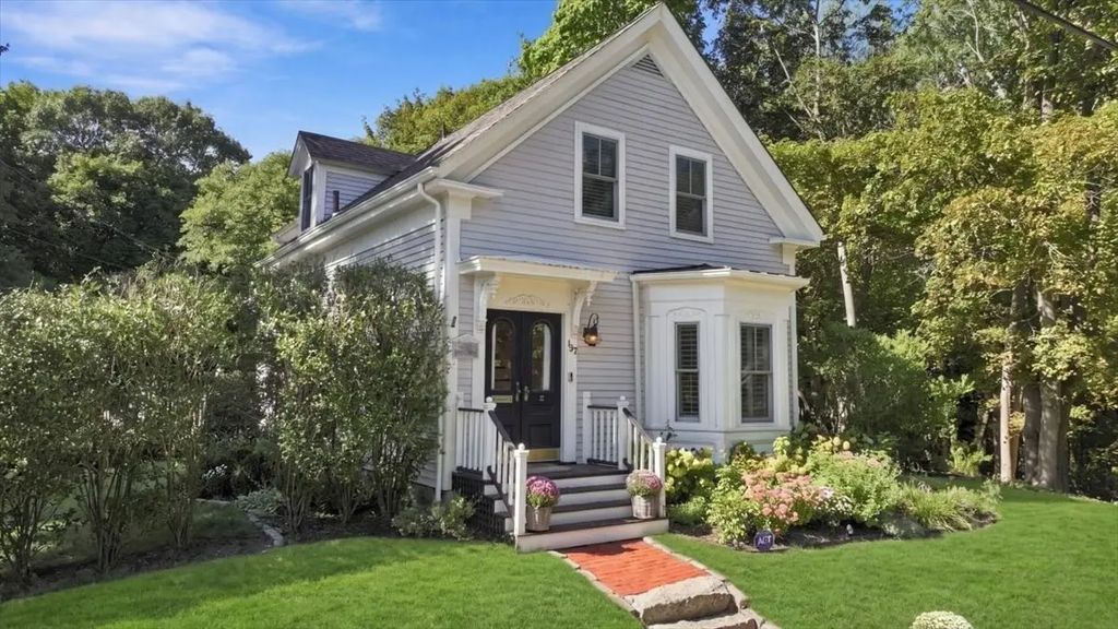 137 Fort Hill St, Hingham
