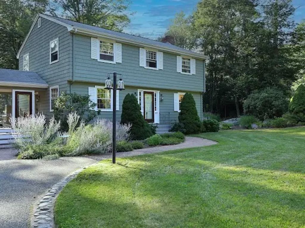 4 Big Rock Rd, Manchester