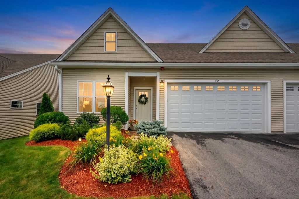 837 Ledgewood Way #837, Clinton