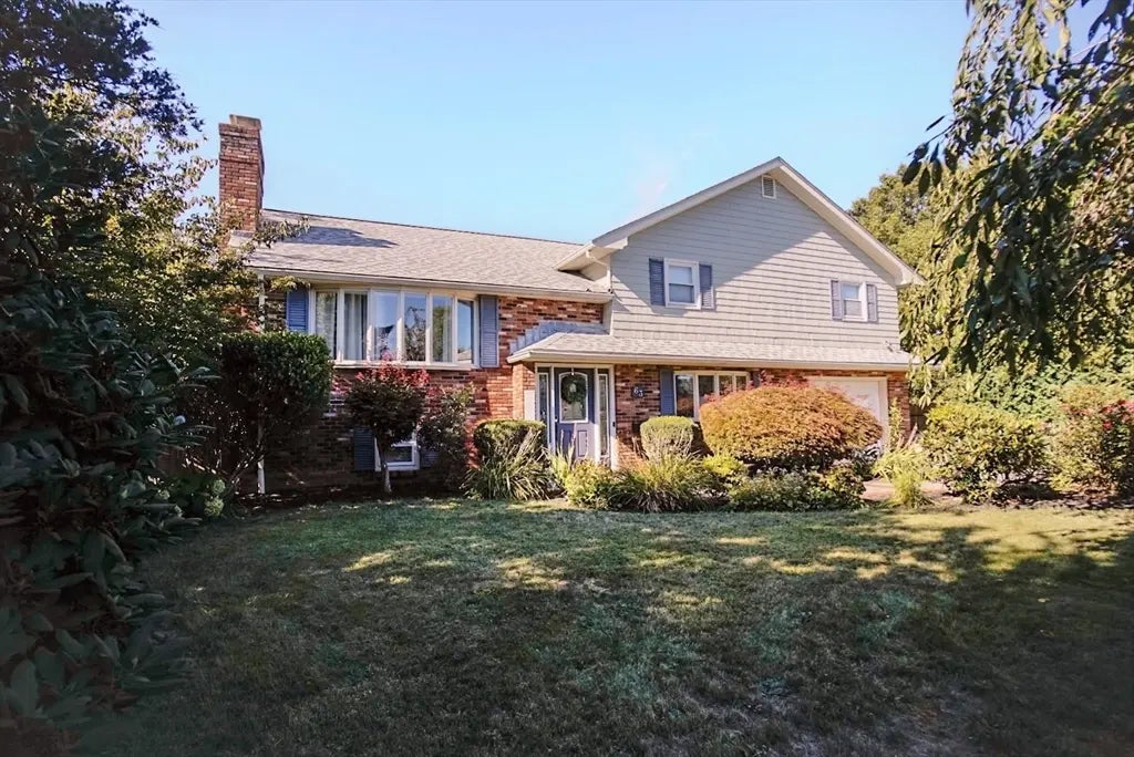 63 Wing Rd, Acushnet