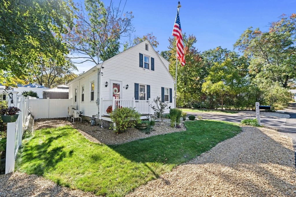 4 Hayward Pl, Hudson