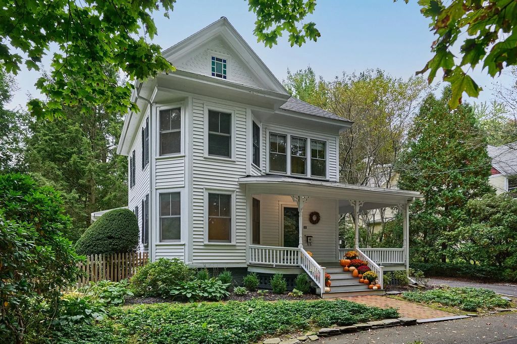 33 Gaylord St, Amherst