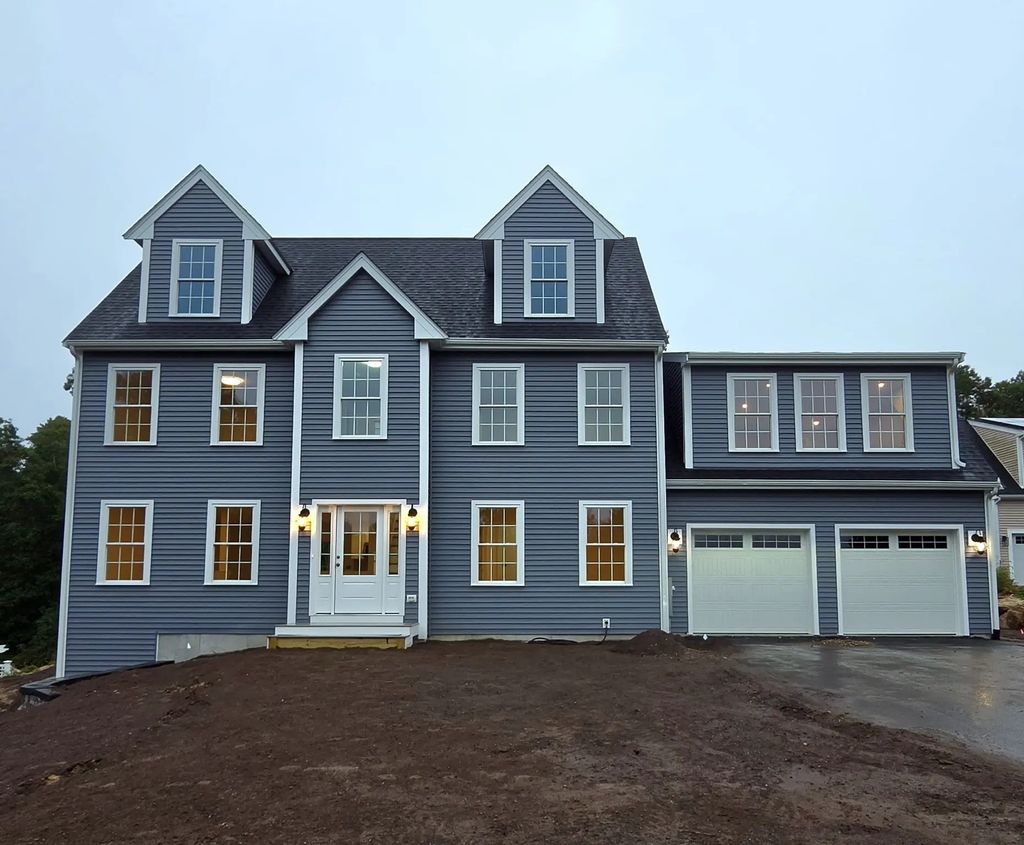 1436 Old Sandwich Rd, Plymouth