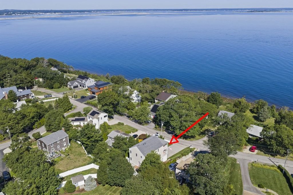 129 Bay Shore Dr, Plymouth