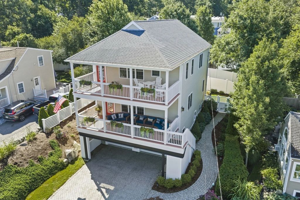 129 Bay Shore Dr, Plymouth