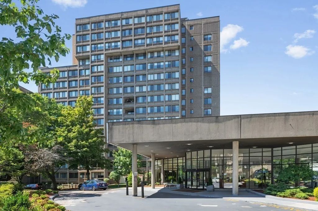 250 Hammond Pond Parkway #1105s, Newton