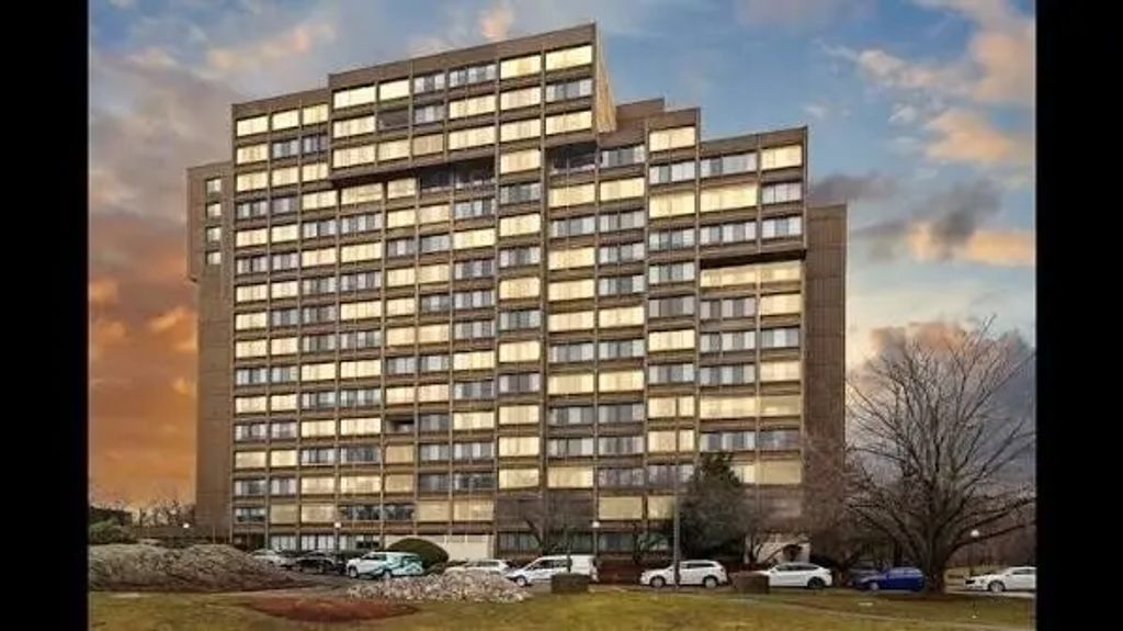 250 Hammond Pond Parkway #1105s, Newton