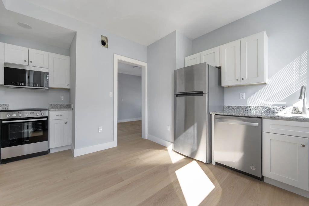 566 Shirley St #4, Winthrop