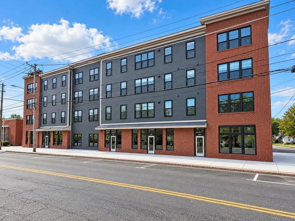 600 Washington St, Whitman