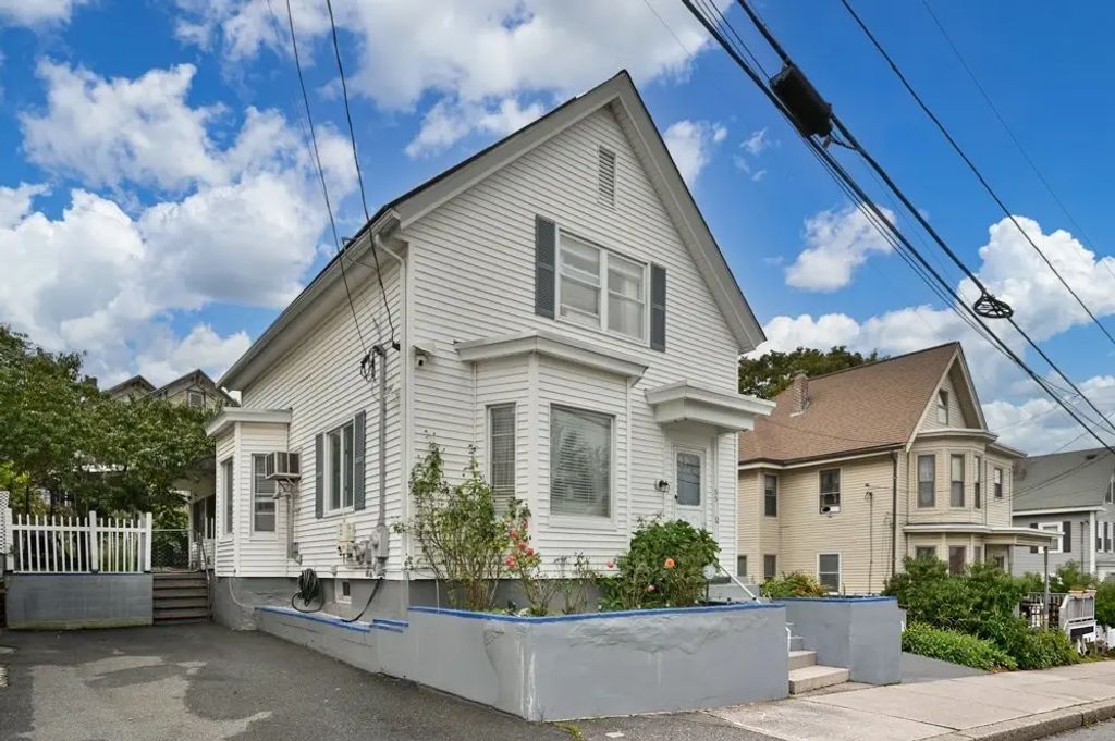55 Arlington St, Lowell