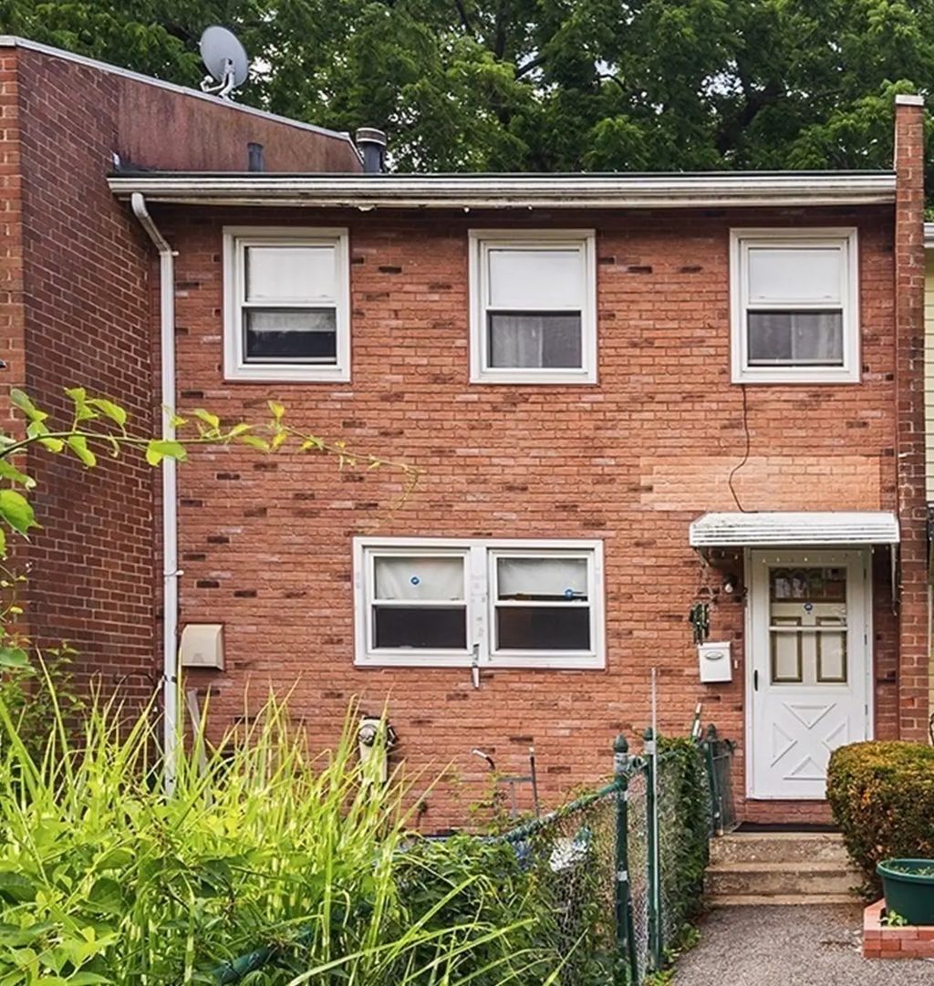 21 Hilton Ter, Boston