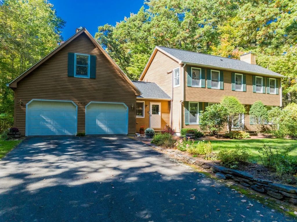 166 Harkness Road, Amherst